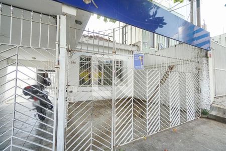 Casa à venda com 240m², 4 quartos e 6 vagasFachada