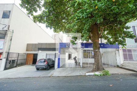 Casa à venda com 240m², 4 quartos e 6 vagasFachada