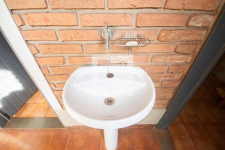 Casa para alugar com 704m², 3 quartos e 5 vagas Casa para alugar com 704m², 3 quartos e 5 vagasBanheiro do quintal