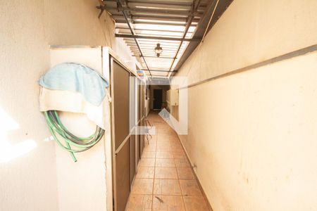 Casa para alugar com 704m², 3 quartos e 5 vagas Casa para alugar com 704m², 3 quartos e 5 vagasCorredor lateral