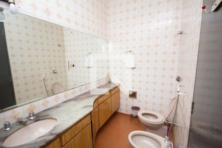 Casa para alugar com 704m², 3 quartos e 5 vagas Casa para alugar com 704m², 3 quartos e 5 vagasBanheiro da Suíte