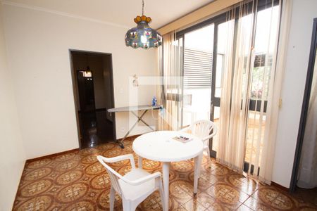 Casa para alugar com 704m², 3 quartos e 5 vagas Casa para alugar com 704m², 3 quartos e 5 vagasSala de jantar