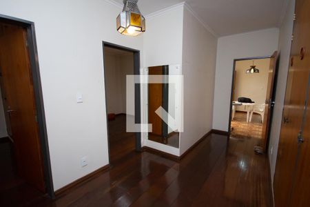 Casa para alugar com 704m², 3 quartos e 5 vagas Casa para alugar com 704m², 3 quartos e 5 vagasHall dos quartos