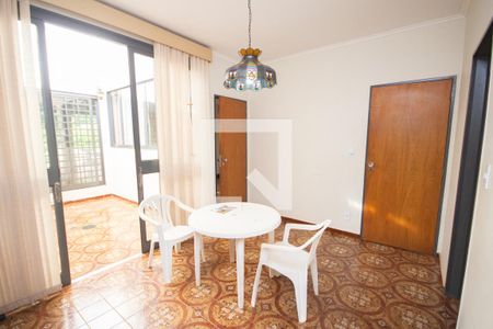 Casa para alugar com 704m², 3 quartos e 5 vagas Casa para alugar com 704m², 3 quartos e 5 vagasSala de jantar