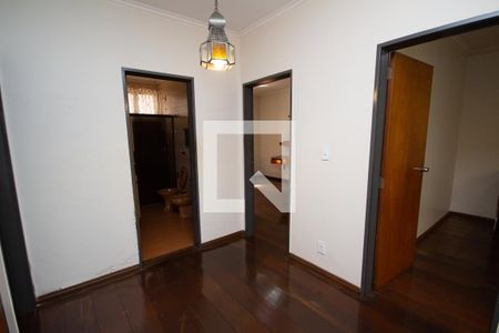 Casa para alugar com 704m², 3 quartos e 5 vagas Casa para alugar com 704m², 3 quartos e 5 vagasHall dos quartos