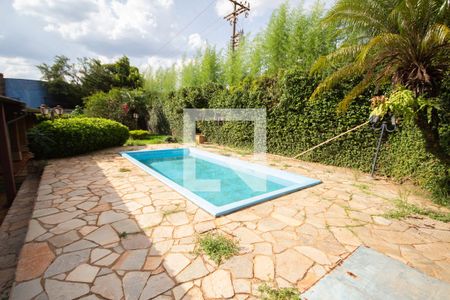 Casa para alugar com 704m², 3 quartos e 5 vagas Casa para alugar com 704m², 3 quartos e 5 vagasÁrea comum - Piscina