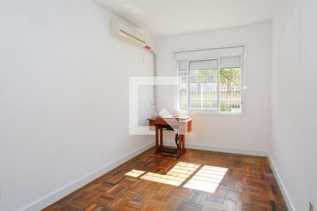 Quarto 1 de apartamento para alugar com 2 quartos, 66m² em Vila Ipiranga, Porto Alegre