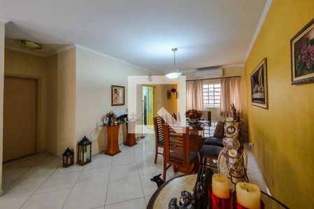 Casa à venda com 325m², 4 quartos e 6 vagassala