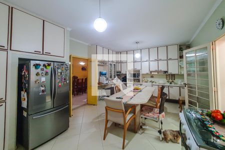 Casa à venda com 325m², 4 quartos e 6 vagascozinha