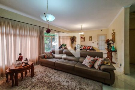 Casa à venda com 325m², 4 quartos e 6 vagassala