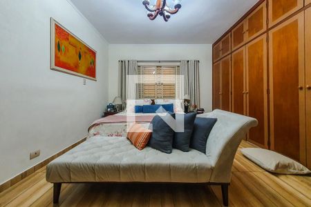 Casa à venda com 325m², 4 quartos e 6 vagasQuarto 2 suite