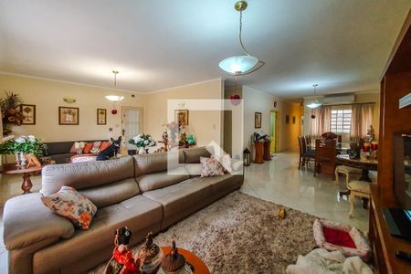 Casa à venda com 325m², 4 quartos e 6 vagassala