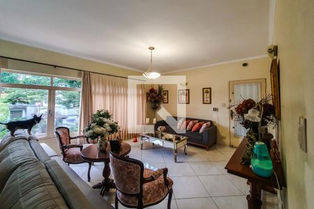 Casa à venda com 325m², 4 quartos e 6 vagassala