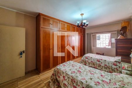 Casa à venda com 325m², 4 quartos e 6 vagasQuarto 1 suite