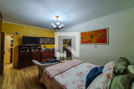 Casa à venda com 325m², 4 quartos e 6 vagasQuarto 2 suite