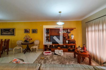 Casa à venda com 325m², 4 quartos e 6 vagassala