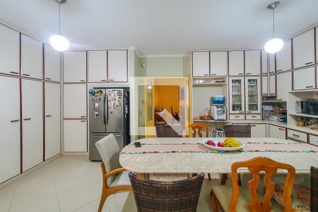 Casa à venda com 325m², 4 quartos e 6 vagascozinha