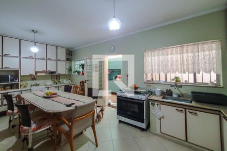 Casa à venda com 325m², 4 quartos e 6 vagascozinha