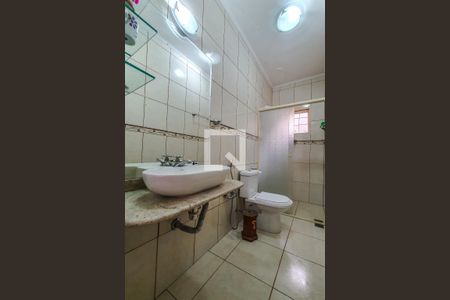 Casa à venda com 325m², 4 quartos e 6 vagasQuarto 1 suite banheiro