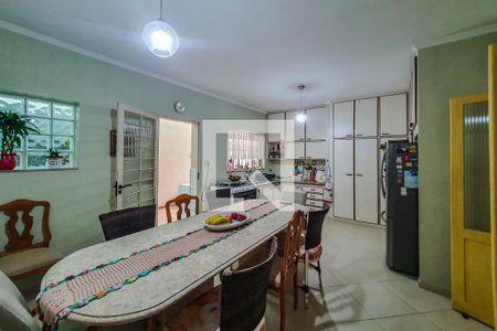 Casa à venda com 325m², 4 quartos e 6 vagascozinha