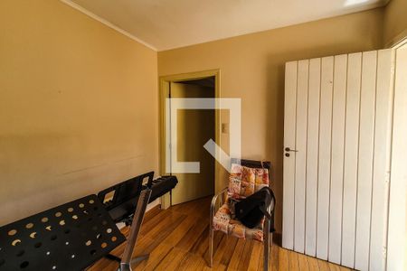 Casa à venda com 325m², 4 quartos e 6 vagasSala Serviço