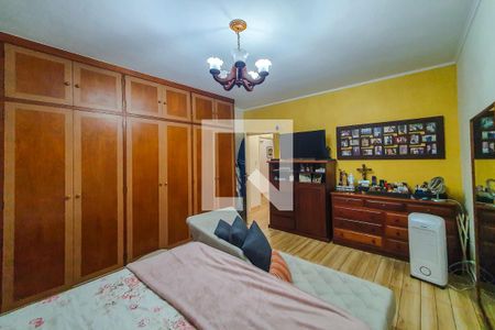 Casa à venda com 325m², 4 quartos e 6 vagasQuarto 2 suite