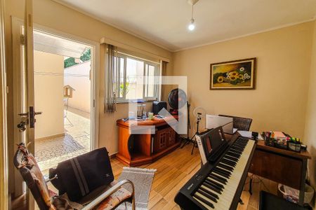 Casa à venda com 325m², 4 quartos e 6 vagasSala Serviço