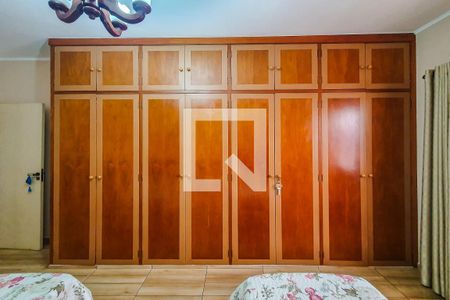 Casa à venda com 325m², 4 quartos e 6 vagasQuarto 1 suite