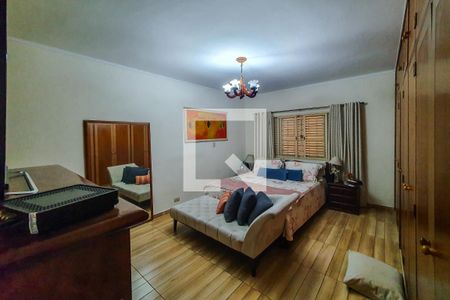 Casa à venda com 325m², 4 quartos e 6 vagasQuarto 2 suite