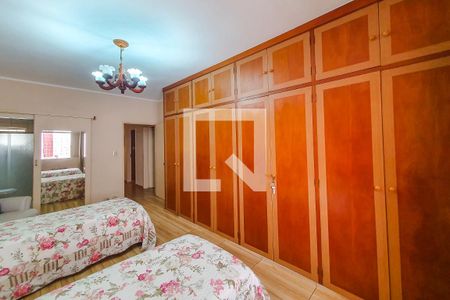 Casa à venda com 325m², 4 quartos e 6 vagasQuarto 1 suite