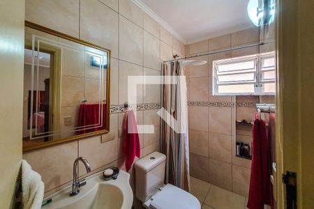 Casa à venda com 325m², 4 quartos e 6 vagasQuarto 4 de Serviço Suite banheiro