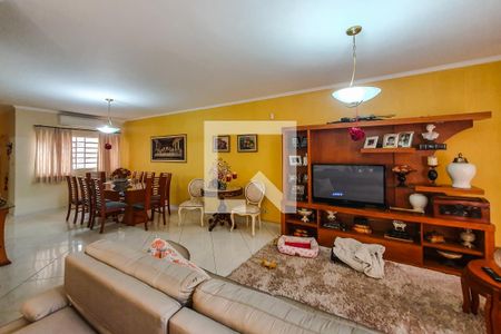 Casa à venda com 325m², 4 quartos e 6 vagassala