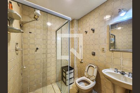 Banheiro de apartamento para alugar com 2 quartos, 75m² em Balneario Guarujá, Guarujá