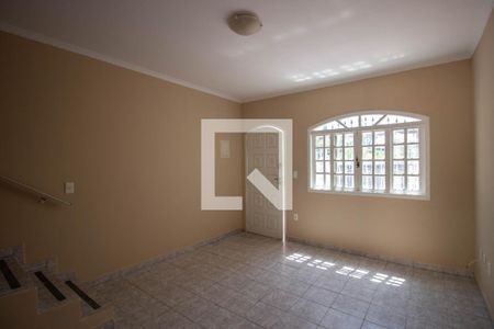 Sala de casa à venda com 2 quartos, 130m² em Vila Carmosina, São Paulo