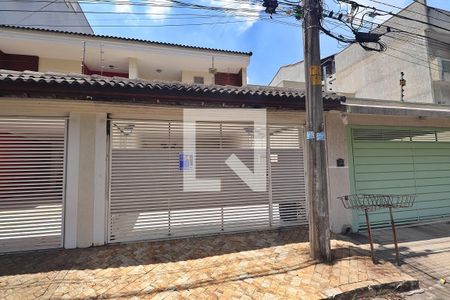 Casa à venda com 198m², 3 quartos e 4 vagasFachada