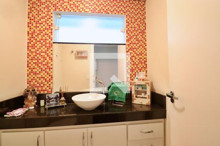 Casa à venda com 198m², 3 quartos e 4 vagasLavabo