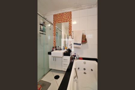 Casa à venda com 198m², 3 quartos e 4 vagasSuíte 1 - Banheiro