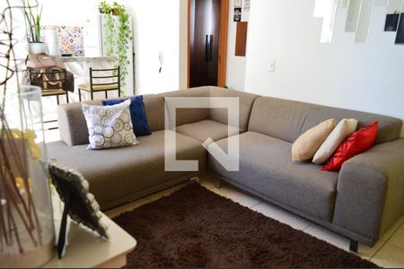 Sala de apartamento para alugar com 2 quartos, 43m² em Chacaras Reunidas Santa Terezinha, Contagem