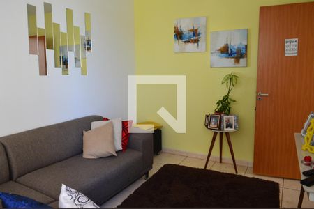 Sala de apartamento para alugar com 2 quartos, 43m² em Chacaras Reunidas Santa Terezinha, Contagem