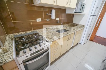 Apartamento à venda com 65m², 2 quartos e 2 vagas Apartamento à venda com 65m², 2 quartos e 2 vagasFogão e pia