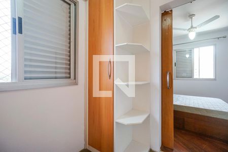 Apartamento à venda com 65m², 2 quartos e 2 vagas Apartamento à venda com 65m², 2 quartos e 2 vagasCloset do quarto 02