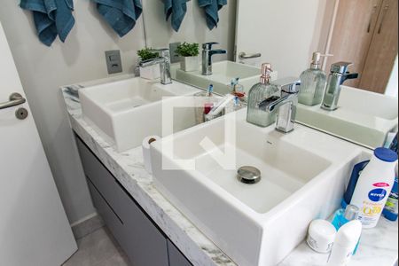 Apartamento à venda com 220m², 4 quartos e 3 vagas Apartamento à venda com 220m², 4 quartos e 3 vagasBanheiro da suíte 3