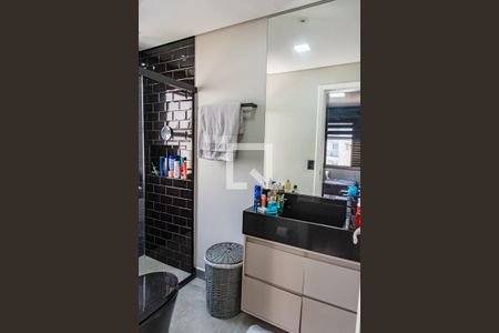 Apartamento à venda com 220m², 4 quartos e 3 vagas Apartamento à venda com 220m², 4 quartos e 3 vagasBanheiro da suíte 1