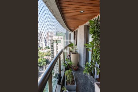 Varanda da sala de apartamento à venda com 4 quartos, 220m² em Jardim Vila Mariana, São Paulo