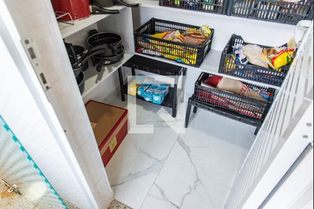 Apartamento à venda com 220m², 4 quartos e 3 vagas Apartamento à venda com 220m², 4 quartos e 3 vagasDespensa