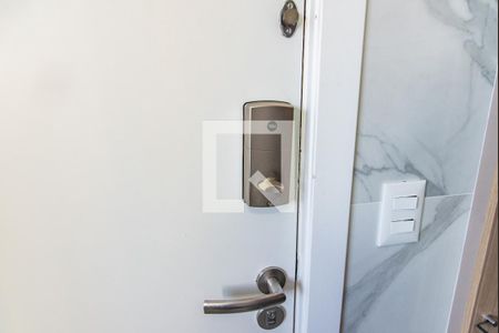 Apartamento à venda com 220m², 4 quartos e 3 vagas Apartamento à venda com 220m², 4 quartos e 3 vagasFechadura eletrônica