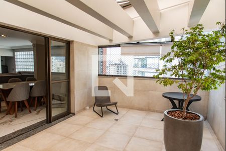 Apartamento à venda com 220m², 4 quartos e 3 vagas Apartamento à venda com 220m², 4 quartos e 3 vagasVaranda gurmet