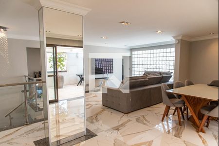 Apartamento à venda com 220m², 4 quartos e 3 vagas Apartamento à venda com 220m², 4 quartos e 3 vagasSala piso superior