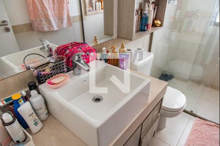 Apartamento à venda com 220m², 4 quartos e 3 vagas Apartamento à venda com 220m², 4 quartos e 3 vagasBanheiro da suíte 2