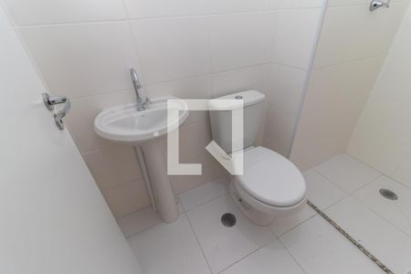 Banheiro de apartamento para alugar com 2 quartos, 33m² em Itaquera, São Paulo